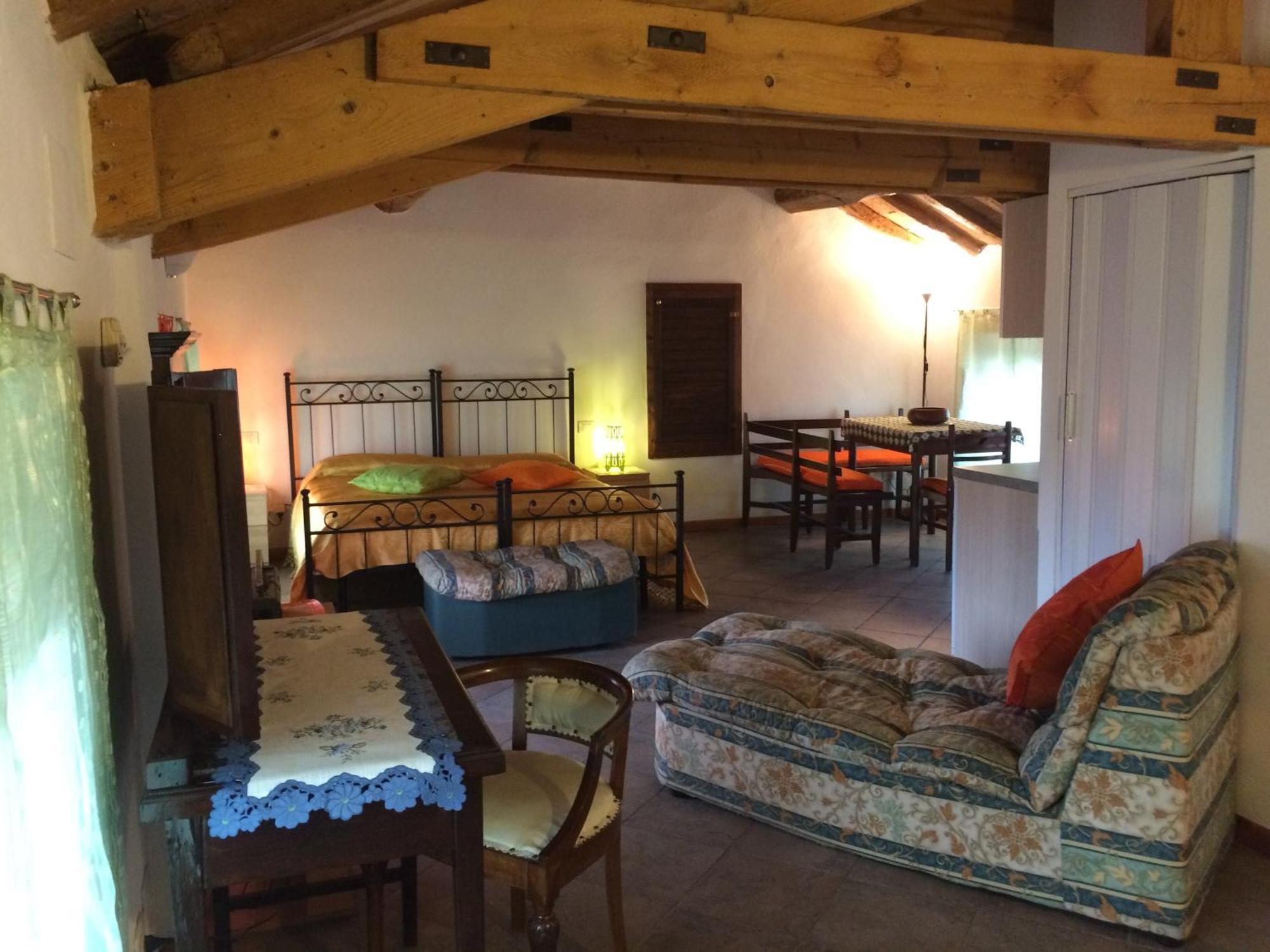 Ferienwohnung Yoghi & Bubu Gambolò Zimmer foto