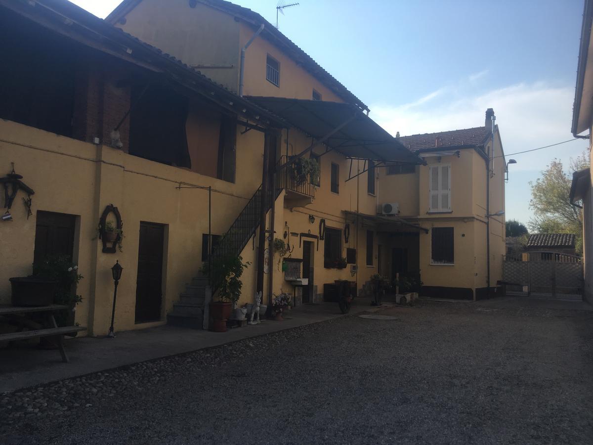 Ferienwohnung Yoghi & Bubu Gambolò Exterior foto